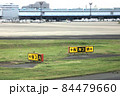 成田国際空港のW3誘導路横に設置されている誘導路位置および誘導路案内標識 84479660