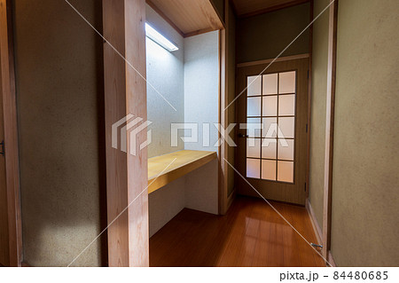 広い廊下　注文和風建築 84480685