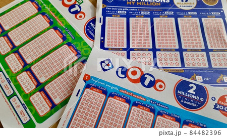 今日こそは当たりそうな予感のロトくじ 84482396