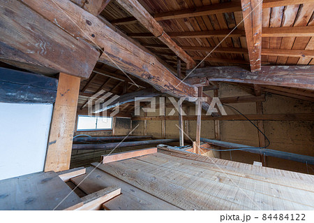 昔ながらの木造建築 84484122