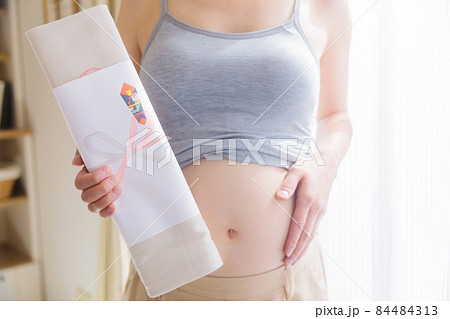腹帯　はらおび　妊娠中の女性 84484313