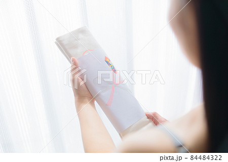 腹帯　はらおび　妊娠中の女性 84484322