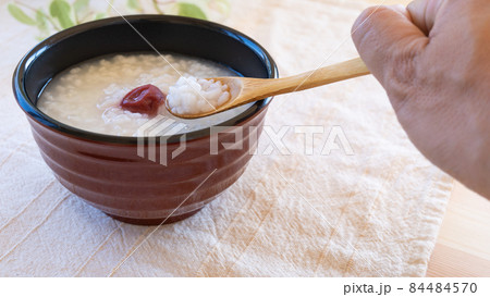 梅干のお粥 梅干のお粥 84484570