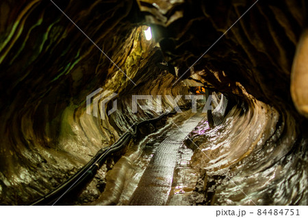 井倉洞通路 84484751
