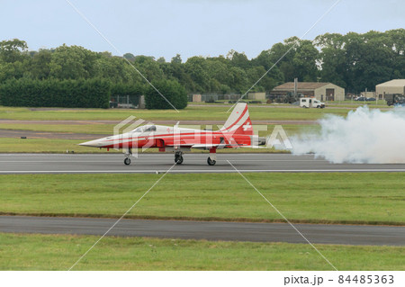 スイス空軍アクロバットチーム「パトロイユ・スイス」着陸 84485363