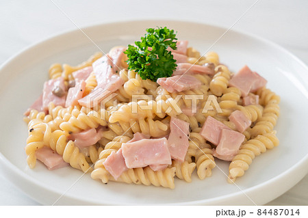 spiral pasta mushroom cream sauce with ham 84487014