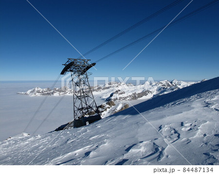Pylon of a cable car, sea of fog and mountains, Titlis Pylon of a cable car, sea of fog and mountains, Titlis 84487134