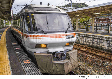 紀伊勝浦駅に停車中のキハ85系ワイドビュー南紀 紀伊勝浦駅に停車中のキハ85系ワイドビュー南紀 84488309