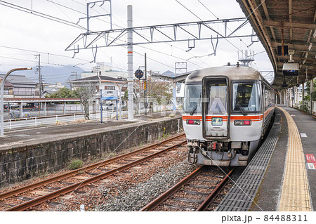 紀伊勝浦駅に停車中のキハ85系ワイドビュー南紀 紀伊勝浦駅に停車中のキハ85系ワイドビュー南紀 84488311
