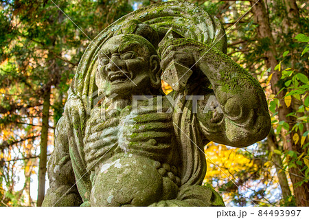 両子寺仁王像と紅葉 両子寺仁王像と紅葉 84493997