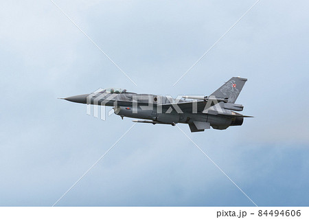 ポーランド空軍F-16Cブロック52アドバンスド「タイガーデモチーム」離陸 84494606