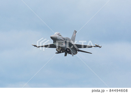 ポーランド空軍F-16Cブロック52アドバンスド「タイガーデモチーム」離陸 84494608