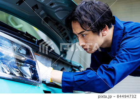 車検 男性 整備 車検 男性 整備 84494732