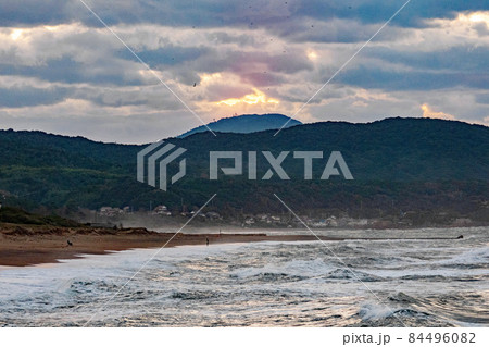 夕暮れの持石海岸 夕暮れの持石海岸 84496082