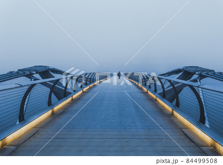 Millennium Bridge in the fog 84499508
