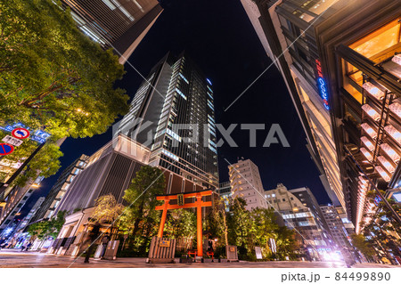 日本の東京都市景観 日本橋室町・ビルの谷間の福徳神社などを望む 日本の東京都市景観 日本橋室町・ビルの谷間の福徳神社などを望む 84499890