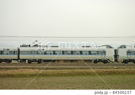 北陸本線　美川ー加賀笠間　JR西日本　681系　T18編成（金沢）　⑦　クハ680-1501　海側 84500237