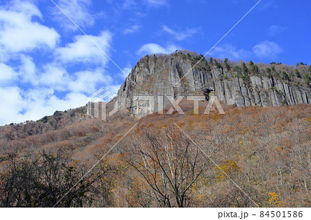 秋の岩山 84501586