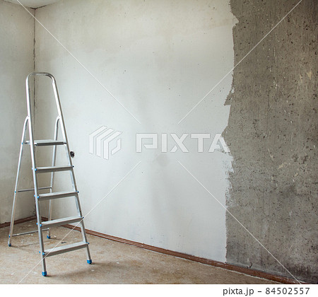 Repair room, shpatlevannaja wall and ladder Repair room, shpatlevannaja wall and ladder 84502557