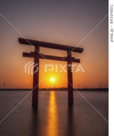 茨城県鹿島市 夕暮れの鹿島神宮西の一之鳥居 茨城県鹿島市 夕暮れの鹿島神宮西の一之鳥居 84504801