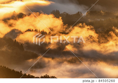 茨城県常陸大宮市 三王山自然公園の秋の雲海 茨城県常陸大宮市 三王山自然公園の秋の雲海 84505260