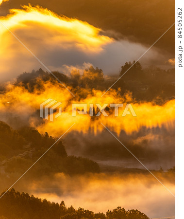 茨城県常陸大宮市 三王山自然公園の秋の雲海 茨城県常陸大宮市 三王山自然公園の秋の雲海 84505262