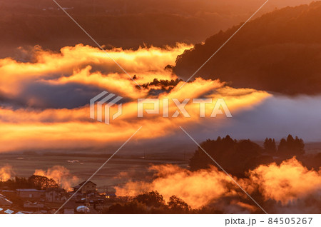 茨城県常陸大宮市 三王山自然公園の秋の雲海 茨城県常陸大宮市 三王山自然公園の秋の雲海 84505267