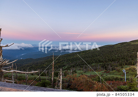 八幡平から森吉山の雲海　見返り峠 84505334