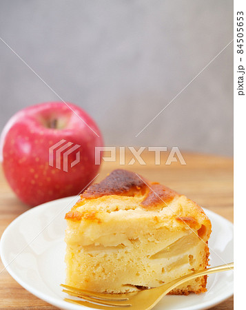 林檎とアップルケーキ 84505653