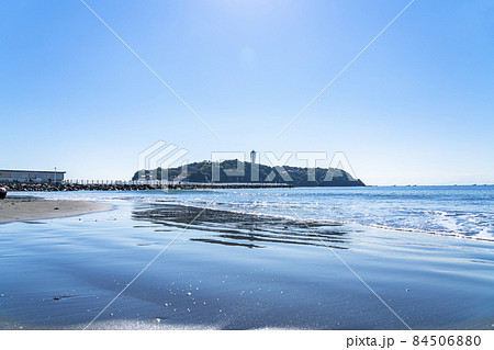 【神奈川県】片瀬西浜から見る江ノ島 84506880