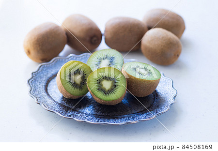 食べ頃のキウイフルーツ　ヘイワード 84508169