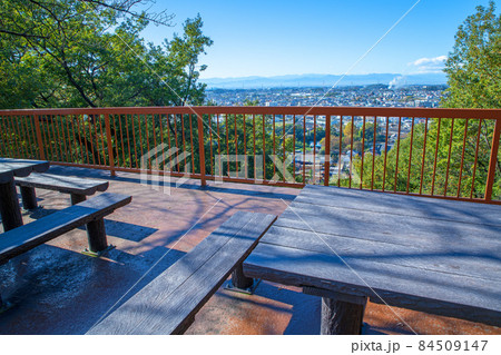 害要山展望台からの眺め 大間々方面 紅葉はじめ 秋の風景 害要山展望台からの眺め 大間々方面 紅葉はじめ 秋の風景 84509147