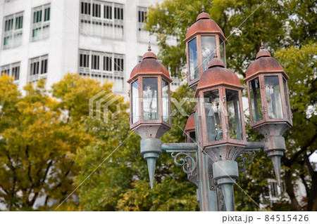 アンティークな雰囲気の街灯　light 84515426