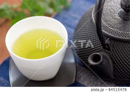 鉄瓶とお茶 84515476