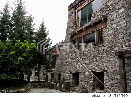 中国九寨湖　木と建物 84515540