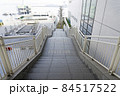 長い下り階段 84517522