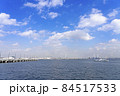 水平線と桟橋、ボート 84517533