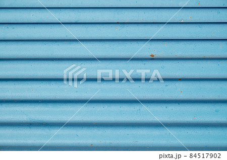 青色のトタン板 84517902