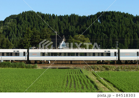 北陸本線　森本ー津幡　JR西日本　681系　W01編成（金沢）　⑤　サハ680-13　海側 84518303