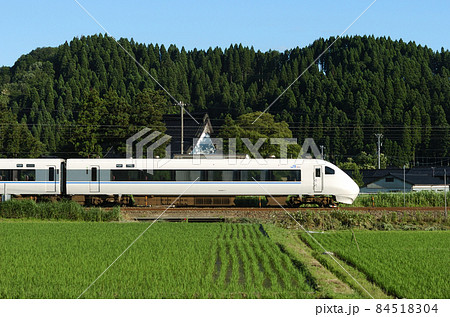 北陸本線　森本ー津幡　JR西日本　681系　W01編成（金沢）　①　クロ681-7　海側 84518304