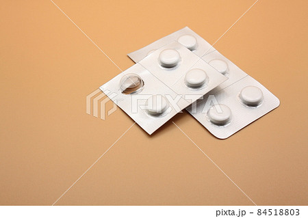 使いかけの錠剤の薬 84518803