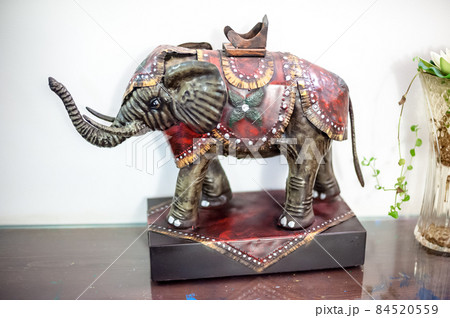 Statuette of the Indian elephant 84520559