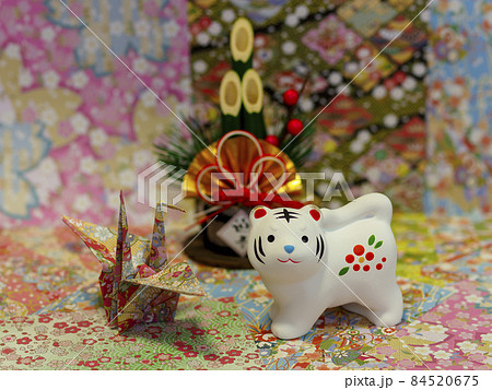 寅年干支置物の年賀状素材 84520675