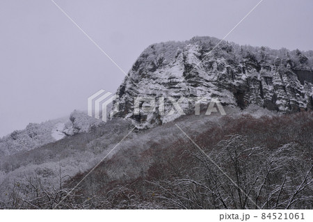 冬の岩山 冬の岩山 84521061