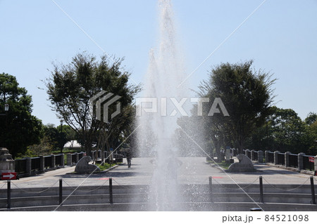 JR京葉線葛西臨海公園駅前の噴水 84521098