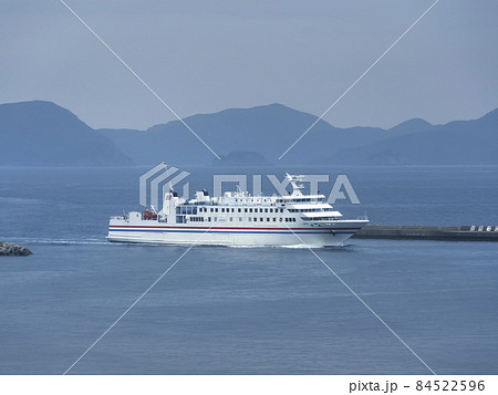 長崎県 五島列島 【福江島】福江港に入港する太古フェリー / Fukue, Goto, Japan 長崎県 五島列島 【福江島】福江港に入港する太古フェリー / Fukue, Goto, Japan 84522596