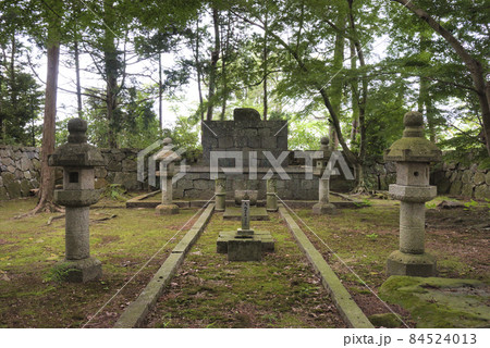 織田信長公本廟 安土城跡二の丸(滋賀県近江八幡市安土町) 織田信長公本廟 安土城跡二の丸(滋賀県近江八幡市安土町) 84524013