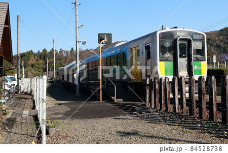 JR東日本久留里線上総松丘駅ホームと車両 84528738