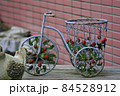 ミニチュアの三輪車 84528912