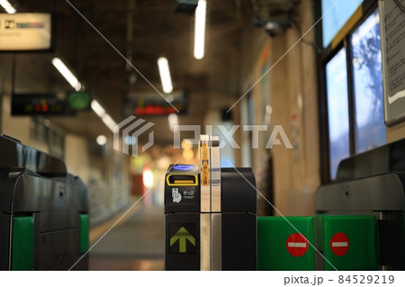 【高画質】駅の自動改札機 84529219